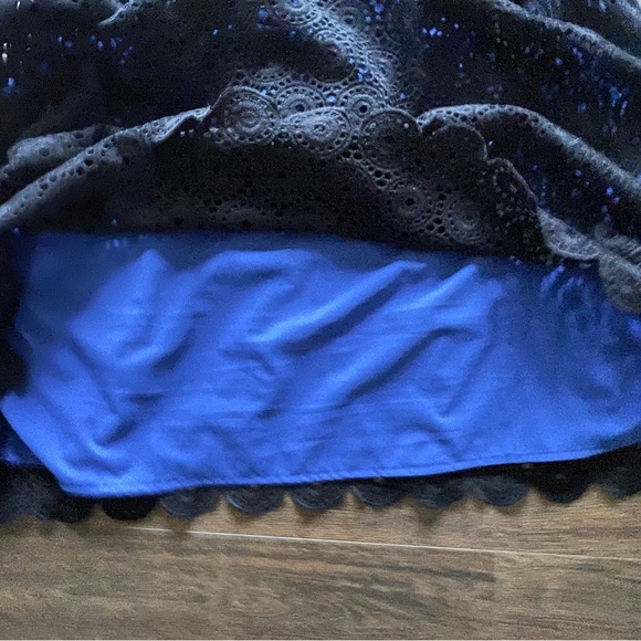 Tori Richard Women’s Size 10 Black Eyelet Dress with Blue Lining and Pockets - Picture 5 of 7